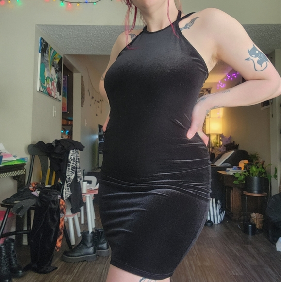 🖤velvet LBD - Picture 2 of 7